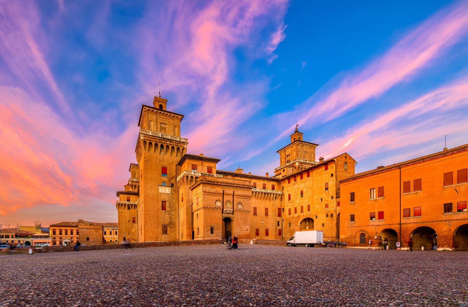 Castello Estense Ferrara al tramonto